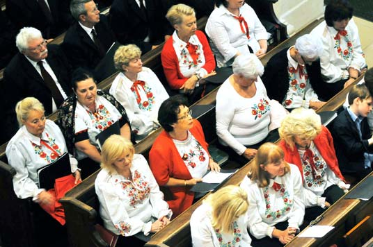 Másokért Együtt 57. évfolyam, 4. (843.) szám / 2013.08.19. 3 Hogy mindnyájan egyek legyenek... (Jn 17,21) Dr.