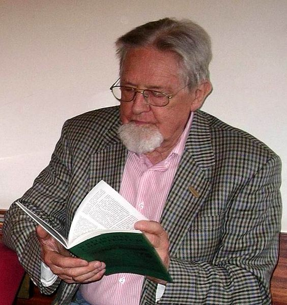 Másokért Együtt 57. évfolyam,4. (843.) szám / 2013.08.19. 7 Odafordulni az emberek problémáihoz, és ehhez hozzá is szólni... Beszélgetés Dr. Németh Balázs református lelkésszel Dr.