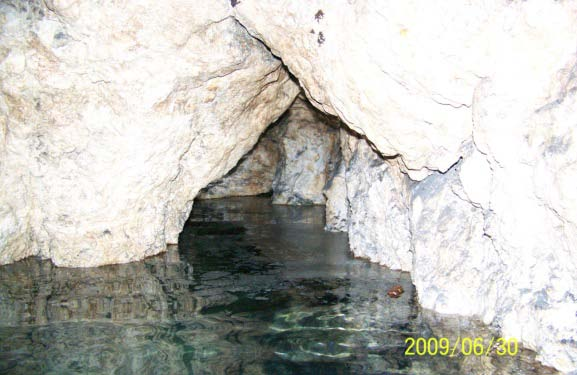 Felszín alatti vízrezsim és a termálvíz megcsapolódás, Gellért-hegy Szerkezetekhez köthetően kizárólag termálvíz megcsapolódás zajlik (nincs befolyásoló hideg karsztvíz komponens) Medencebeli