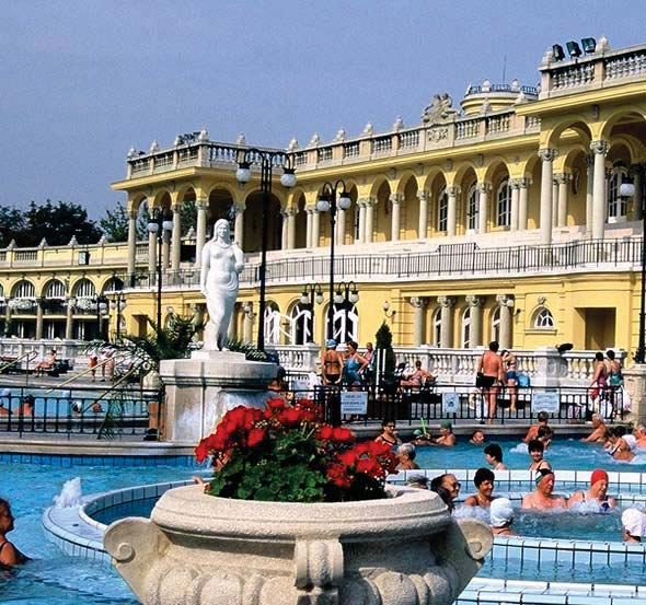 Széchenyi Thermal Bath Heilbäder und Wellness Bagni termali e Wellness 37 Spa & Wellness Budapest is a city of spas.