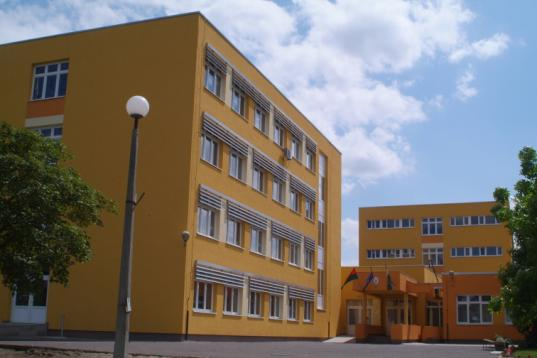 HELYZETELEMZÉS Iskolánk 1952-től működik Petőfi Sándor Általános Iskolaként.