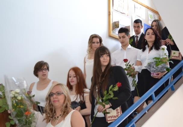 BALLAGÁS: BÚCSÚ AZ ISKOLÁTÓL Érettségiző diákjaink ballagási ünnepségére április 25-én került sor az iskola aulájában.