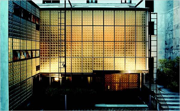 Le maison de verre, Parizs, Pierre