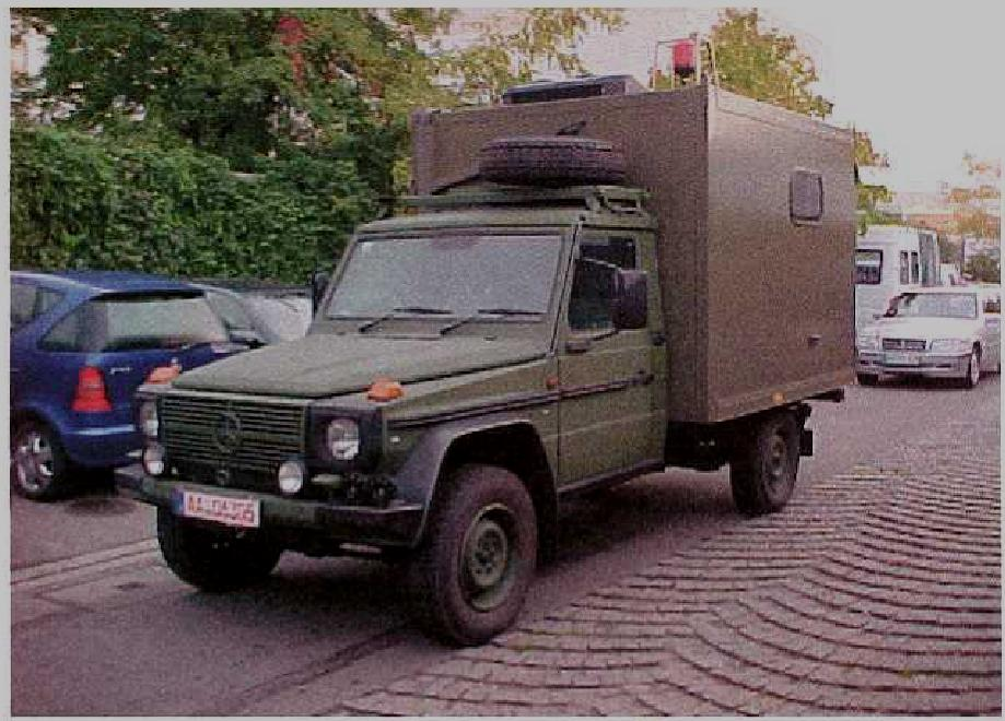 Néhány szóban a bázisjárműről: A közel 4 tonnás tömeget, a Daimler-Chrisler AG által kifejlesztett soros, 5 hengeres, közvetlen befecskendezéses (common rail), turbófeltöltéses, folyadékhűtéses, 156