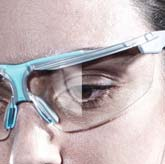 uvex i-3 AR Egy védőszemüveg, amely biztosan illeszkedik. Hogy nyitva tarthassuk a szemünket.
