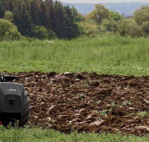 Ezek a 80 LE-s, négyhengeres motorral szerelt traktorok a nagyobb teljesítményű mezőgazdasági gépek teljesen új generációját képviselték.