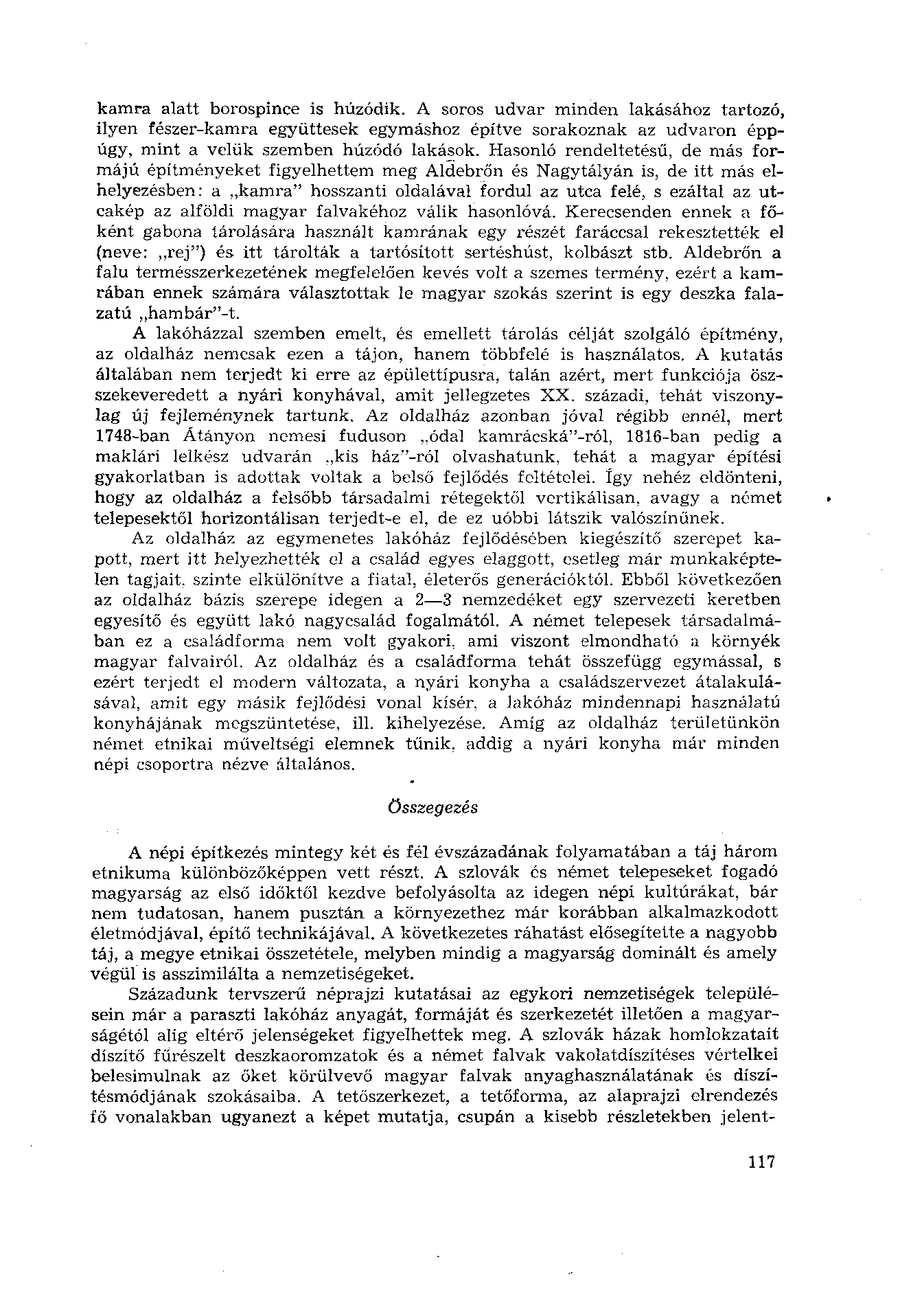 kamra alatt borospince is húzódik. A soros udvar minden lakásához tartozó, ilyen fészer-kamra együttesek egymáshoz építve sorakoznak az udvaron éppúgy, mint a velük szemben húzódó lakások.