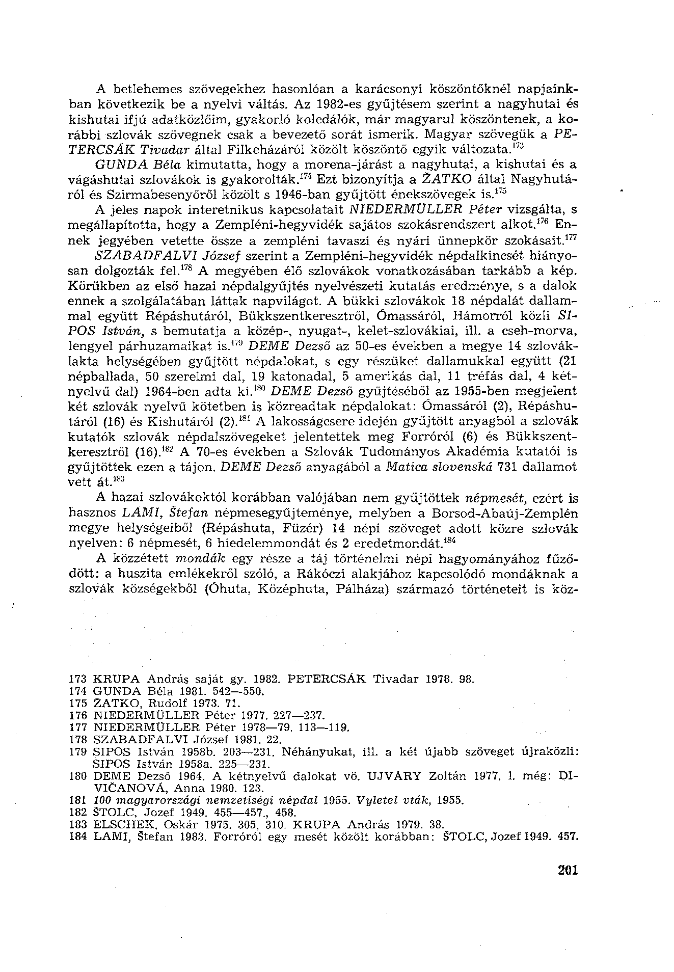 A betlehemes szövegekhez hasonlóan a karácsonyi köszöntőknél napjainkban következik be a nyelvi váltás.