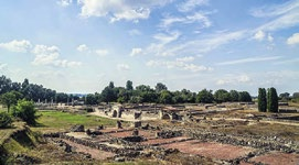 A történelmi időutazás első ezer éve az egykori koronázóvárosba vezet, míg a második ezer év Gorsium romjain keresztül