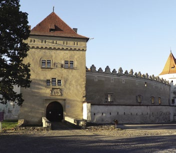 Városnéző séta és látogatás a várban, majd városnézés Közép-Szlovákia gazdag múltú székhelyén, Besztercebányán (Fő tér, Püspöki székesegyház, várostorony).