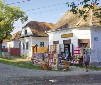 A településről gyönyörű kilátás nyílik Közép-Európa legnagyobb várára, a Szepesi várra.