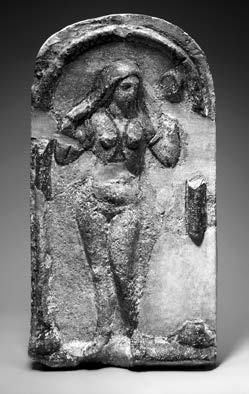 lenne. 12 Kétségtelen: a meztelen női alak megformálása szoros párhuzamokat mutat az említett istennők kortárs ábrázolásaival.