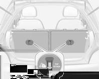 Top-tether rögzítőszemek A jármű, a hátsó ülések hátoldalán két rögzítőszemmel van ellátva. A gyermekülések rögzítésére szolgáló Top-tether rögzítőszemeket a : szimbólum jelzi.