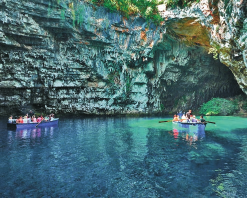 Önökkel Kefalonia történelmét és egyedülálló geológiai jelenségeit, pl.