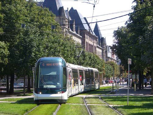 Strasbourg a villamosok újjáélesztése a városmegújítás jegyében Strasbourg az Európai Unió intézményeinek egyik központja.