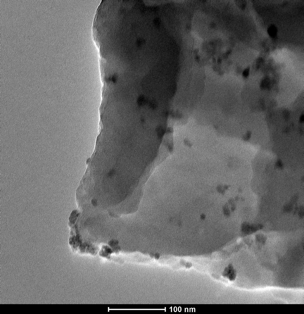 70 Magyar Kémiai Folyóirat - Közlemények nem csupán magnetit nanorészecskék, hanem bármilyen, vizes közegben eloszlatott oxid nanorészecske esetén működőképes alternatívát jelent elektroaktív