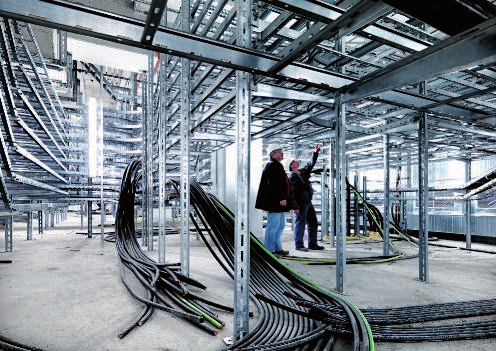 04 KTS Broschüre_Geschweißtes Kabelleiter System / hu / 04/0/20 (LLExport_04429) / 04/0/20 Hegesztett kábellétrák Az OBO újraalkotta a hegesztett kábellétrát.