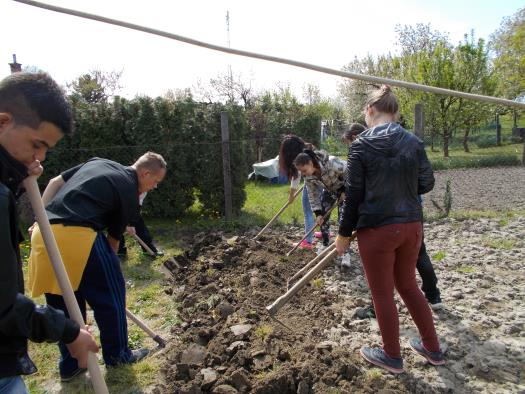 ÖKOISKOLA FM DASzK, Sellyei Mezőgazdasági Szakképző Iskolája és Kollégiuma Tanév végi beszámolók / munkaterv 2015 / 2016 Az igazi természetvédő az, aki tudja, hogy a világot nem a szüleinktől