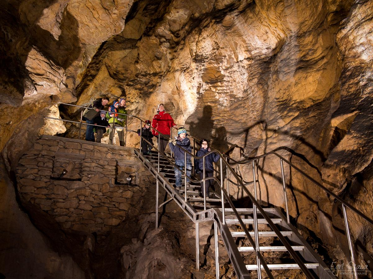 Duna-Ipoly Nemzeti Park Igazgatóság Program neve Föld alatti világ a főváros alatt Találkozás: Budapest, Szemlő-hegyi-barlang (II., Pusztaszeri út 35.) Időpont: Március 16. csütörtök, 11.00 és 13.