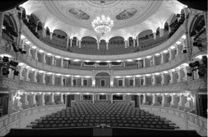 SZEGEDI NEMZETI SZÍNHÁZ A napfény városának nevezett Szeged egyik legtündöklőbb napsugara a Szegedi Nemzeti Színház.