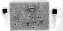 Ültesse be a kártyát az elektronikus alkatrészekkel a beültetési rajznak megfelelõen.