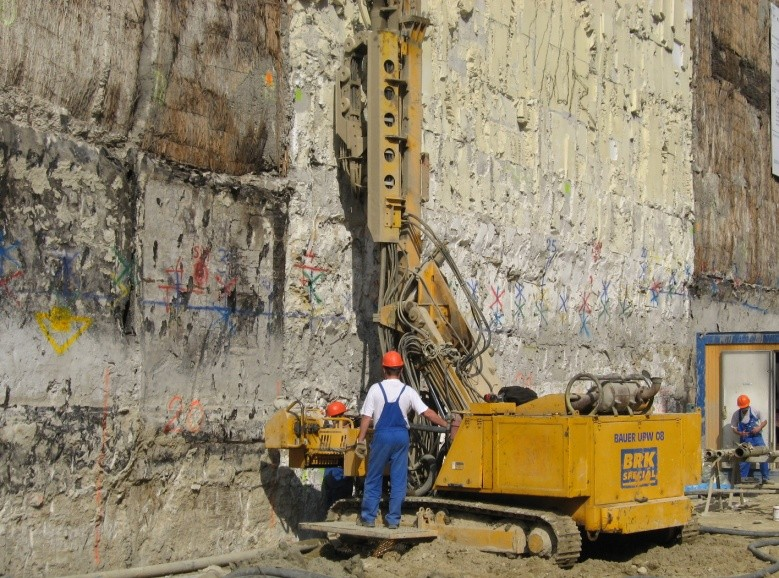 Zártsorú beépítés Résfal + Jet grouting alapmegerősítés 3m 4m