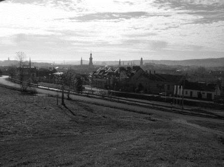 6. kép. Sopron látképe ma, a Bécsi domb felõl A falvakat számba véve, Balf viszonylag keveset nõtt az 1926-os felmérés óta: észak déli irányban lehet fejlõdést megfigyelni.