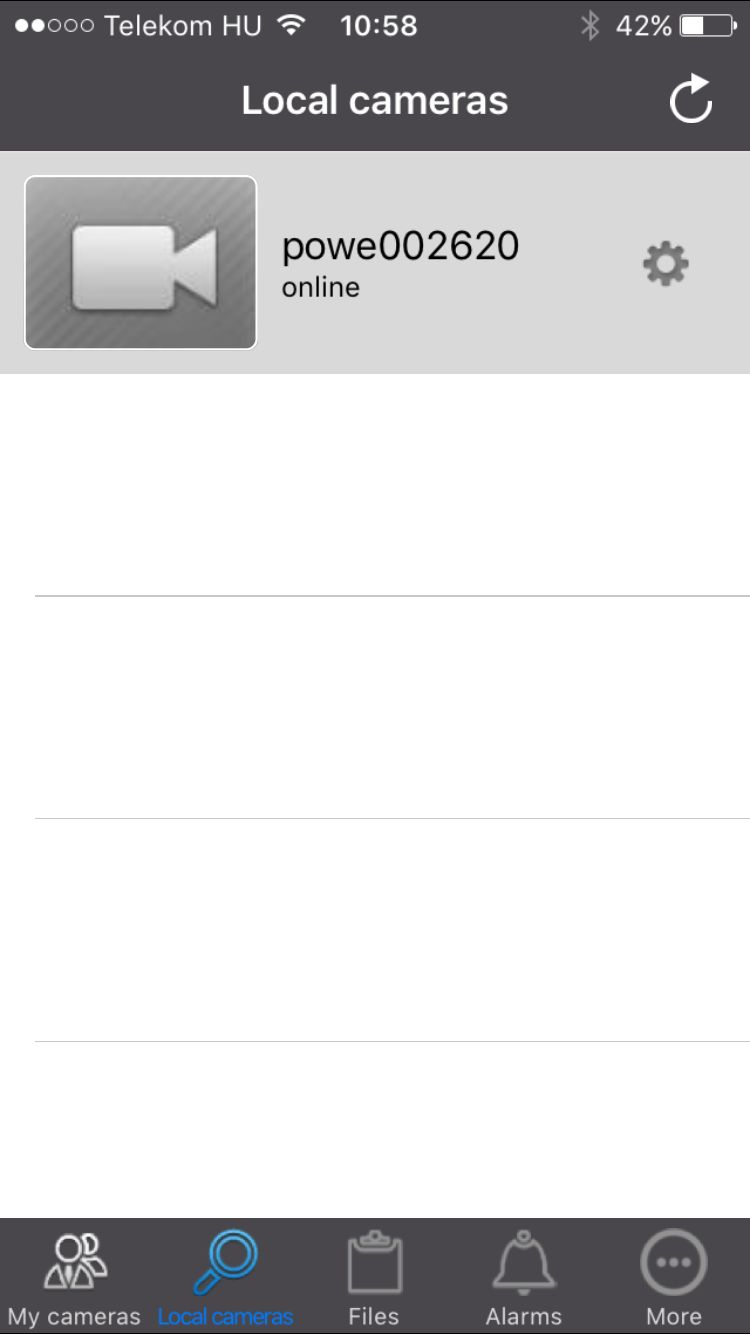 Az alkalmazásban a Local Cameras fülön találja a kamerát. Amennyiben a kamera nem jelenik meg a listában, várjon pár másodpercet, és nyomjon rá a jobb felső sarokban a frissítés gombra.