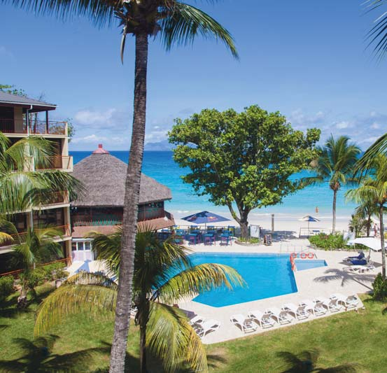 Seychelle-szigetek Coral Strand Smart Choice Hotel + Mahé A szálloda Mahé észak-nyugati részén, a híres Beau Vallon Beach középsô részén található.