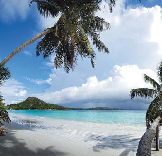 Seychelle-szigetek Berjaya Praslin Resort Praslin Igazi mennyei búvóhely, csodálatos természeti környezetben, az észak-keleti parton helyezkedik el Praslin legszebb
