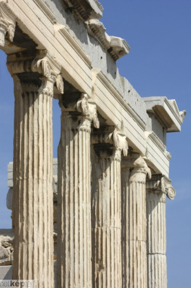 Vitruvius: De Architectura (Tíz könyv az építészetről) Az építészetet meghatározó
