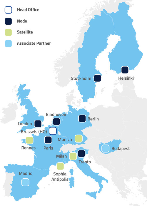 Nyílt forráskódú fejlesztések az ELTE Informatikai Karán EIT Digital EIT Digital - nyílt innováció 9 nemzeti csomópont egyike a magyar partnerek: európa vezető egyetemei, kutatóintézetei és IKT