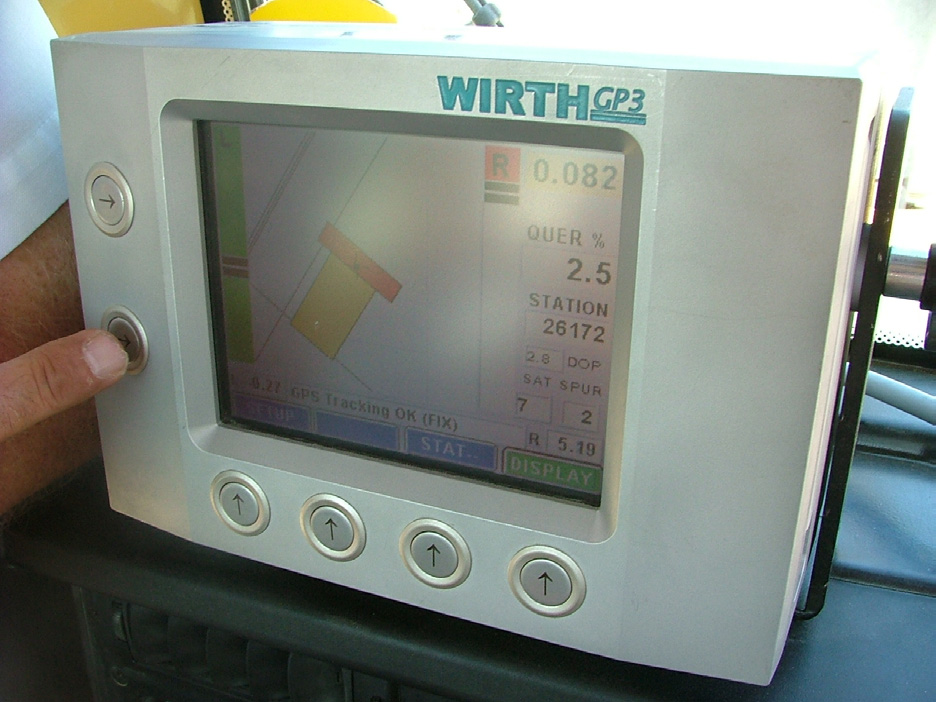 A Wirth GP3 vezérlő a kezelőfülkében található, 100 MHz-es Pentium processzort