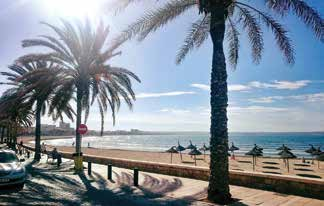 Strand: Playa Palma hosszú finom homokos fövenye csak 150 m távolságra.