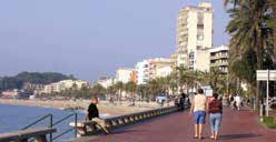 Rövid, de látványos hajókirándulások tehetők a szomszédos Tossa-ba és Blanes-be. calella (Barcelonától 45 km) Kellemes tengerparti városka hosszú széles stranddal.