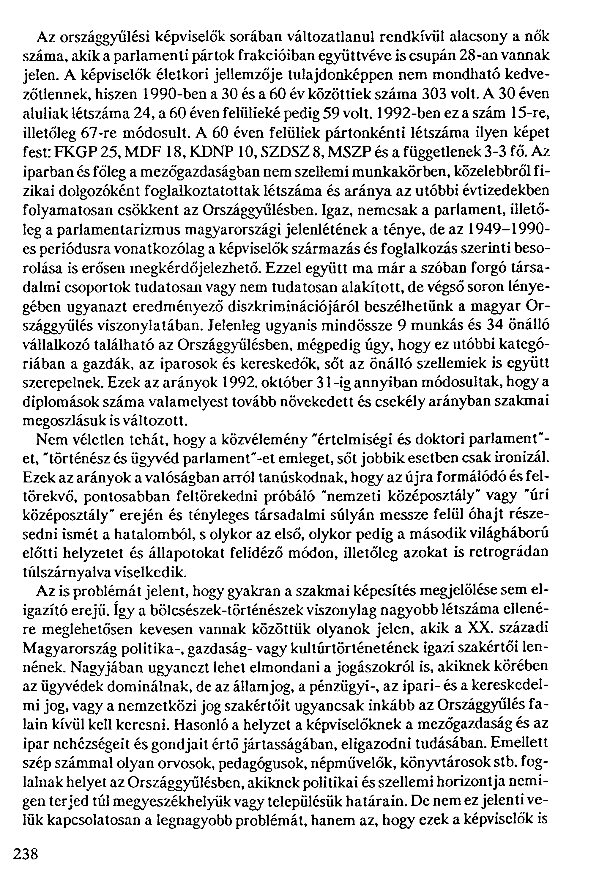 Az országgyűlési képviselők sorában változatlanul rendkívül alacsony a nők száma, akik a parlamenti pártok frakcióiban együttvéve is csupán 28-an vannak jelen.