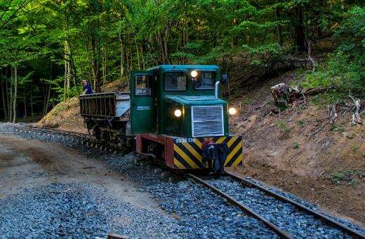 A felújítás során alkalmazkodva a helyi viszonyokhoz 760mm-es lábakat kapott és néhány apró lakatos munka után megkapta jelenlegi zöld ruháját.