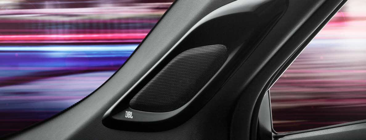 A kifejezetten ehhez a modellhez tervezett JBL prémium audiorendszernek köszönhetően a Toyota C HR elsőrangú hangminőséget vezet be a crossover járművek kategóriájába.