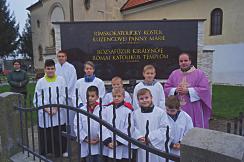 V kaplnke v Hrubej Borši sa kúpilo nové cibórium (uzatvárateľný kalich) a nové liturgické knihy pre bohoslužobné účely.