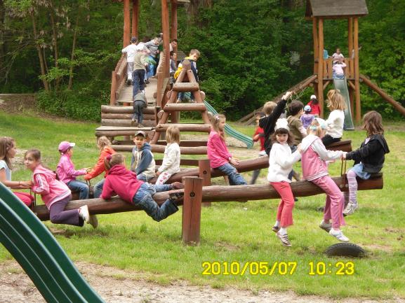 Madarak és Fák Napja a Püspökerdőben Erdők heti vetélkedő Győr parkjaiban - Részt vállalunk az erdészeti emlékhelyek