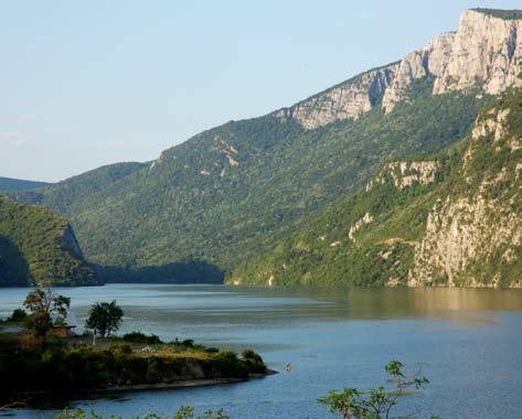 Expedíciók a Bánátban Deli Tamás Páll-Gergely Barna A Bánát hegyei között kanyarog a Duna Az egyes földrajzi területek sokféleségének megítélésénél az egyik legfontosabb jelző az endemizmusok