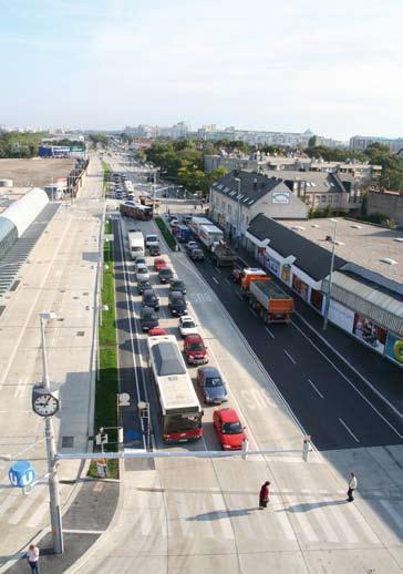 a burkolat széléhez közel haladó forgalom, a keskeny forgalmi sávok, stb. miatt a legmagasabb S (2) terhelési osztály kerül beépítésre 25 cm vastagságban [3].