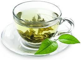 Zöld tea Koffeinje a belekből szívódik fel lassan, egyenletesen órákon át, egyenletes hatást fejt ki Serkenti az agyműködést, a koncentrálóképességet, megelőzi a fáradtságérzetet, és nem jár káros