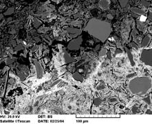 1-2 mm 1,5 cm Szín: fekete sötétbarna Alak: gömbölyded Egyéb: benne apró elsősorban kvarc - szemcsék Körös