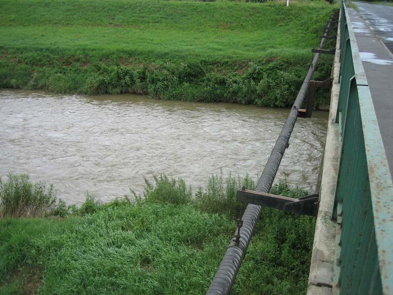 Messstelle 30: Szentgotthárd oberhalb der Raabmündung (Lafnitz) Lafnitz im nördlichen Teil von Szentgotthárd, ca. 200 m vor der Raabmündung. Mündet in die Raab bei 206,030 Fkm. 30. Mintavételi hely: Szentgotthárd a Rába torkolat fölött (Lapincs) A Lapincs (Lafnitz) Szentgotthárdtól északra, kb.