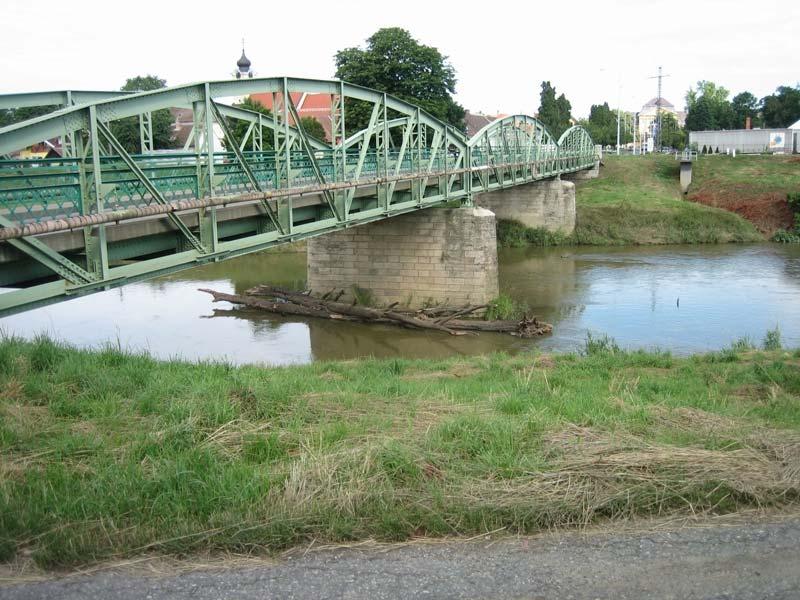Messstelle 34: Alte Straßenbrücke, Körmend Raab an der alten Straßenbrücke im südlichen Teil von Körmend.