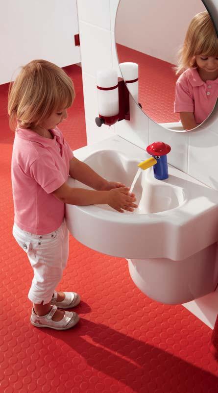 Éppen ezért fontos szerepet játszik az a erőfeszítés, hogy alkalmazkodjanak a gyermek fürdőszoba minden követelményeinek függetlenül és kényelmes