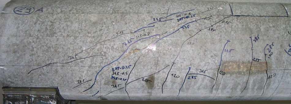 Mérési diagramok: 9-16-15-625 jelű próbatest adatlapja (29a) 25 Erő- lehajlás diagram 2 15 1 5 2 4 6 8 1 C lehajlás [mm] 24 22 2 RepX 18 RepY 16 Eredő 14 12 1,2,4