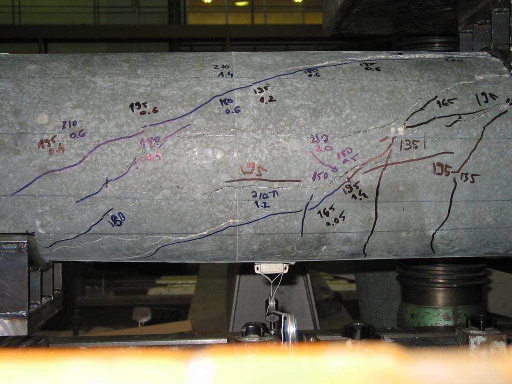 VII. fejezet Mért törőerők (a = 625 mm) Mért törőerők (a = 825 mm) Mért nyíróerő ellenállás [kn] 26 24 22 2 18 16 14 12 5,5-12 5,5-14 5,5-16 9,-12 9,-16 9-16-F1 9-16-F2 5,5-14-dp 9,-12 9-16-F1