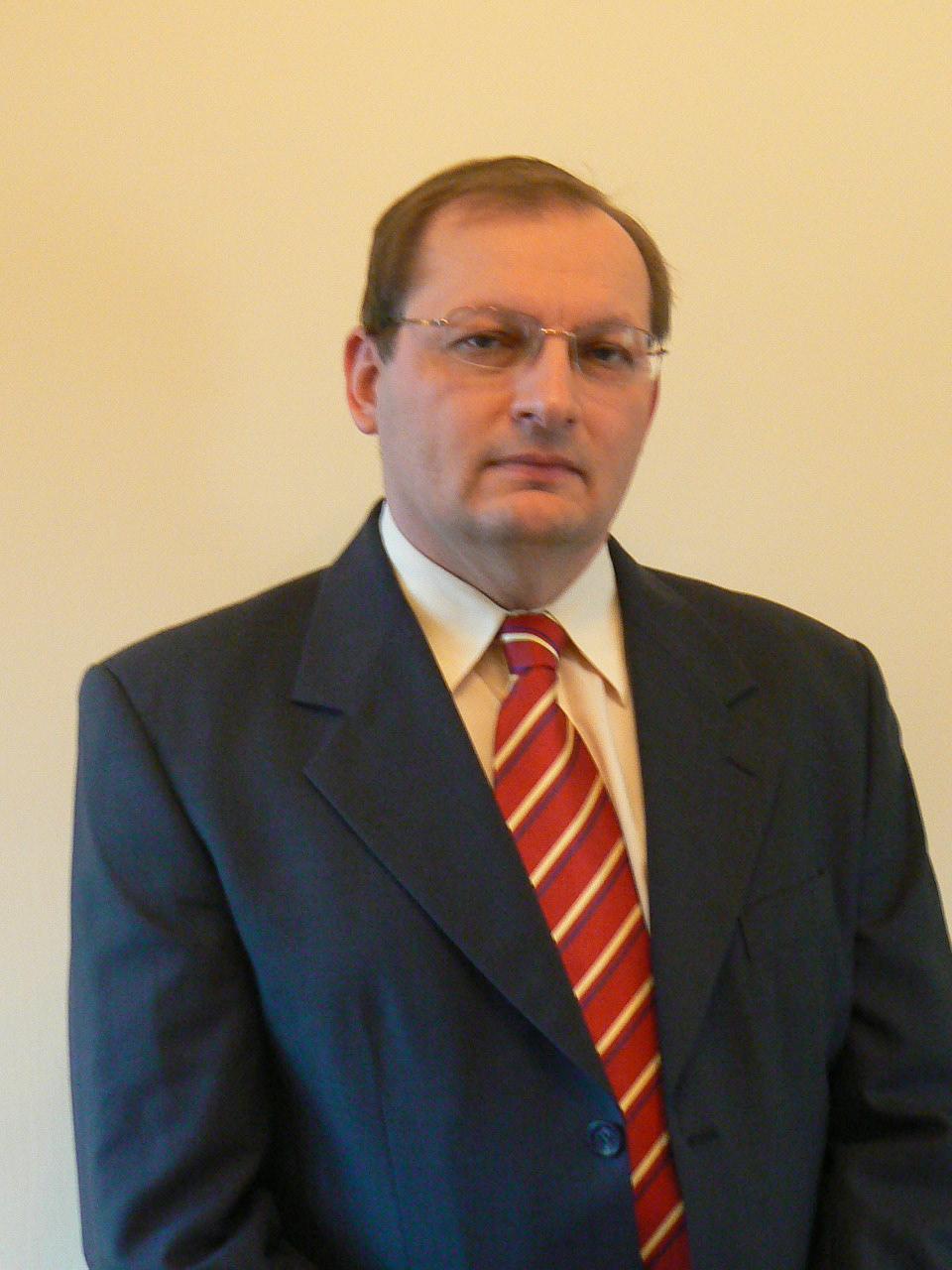 univ MKKE Posztgraduális Kar 1995, kandidátus (CSc) Magyar Tudományos Akadémia Egyetemi közéleti tevékenységek (testületi tagságok, vezetői megbizatások): 1994-1995 tanszékvezető-helyettes 2016 -